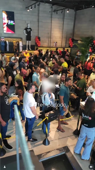 Loja física lotada durante a Black Friday